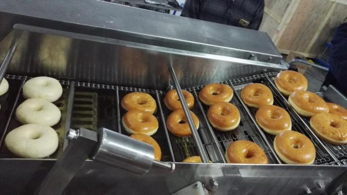Automatic Continuous 4 Rows Stainless Steel Donut Fryer Machine 0