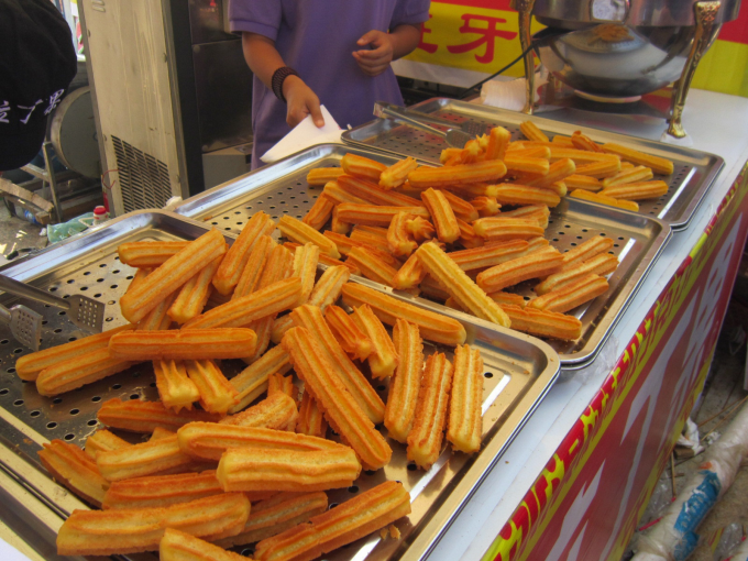 Stainless Steel Manual Churros Machine 5kw Power 12L Fryer With Molds 1